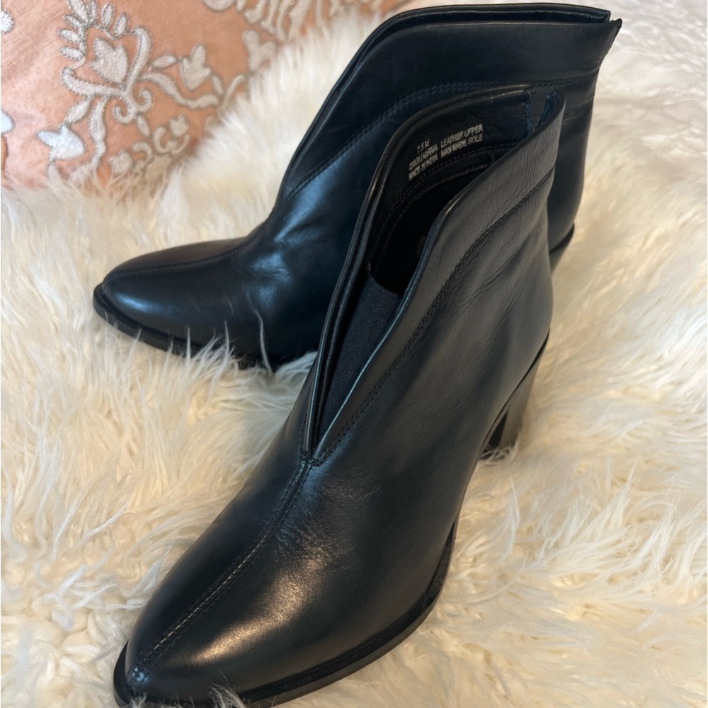 New without box
Diba True Black Leather Bootie 
Size 7.5